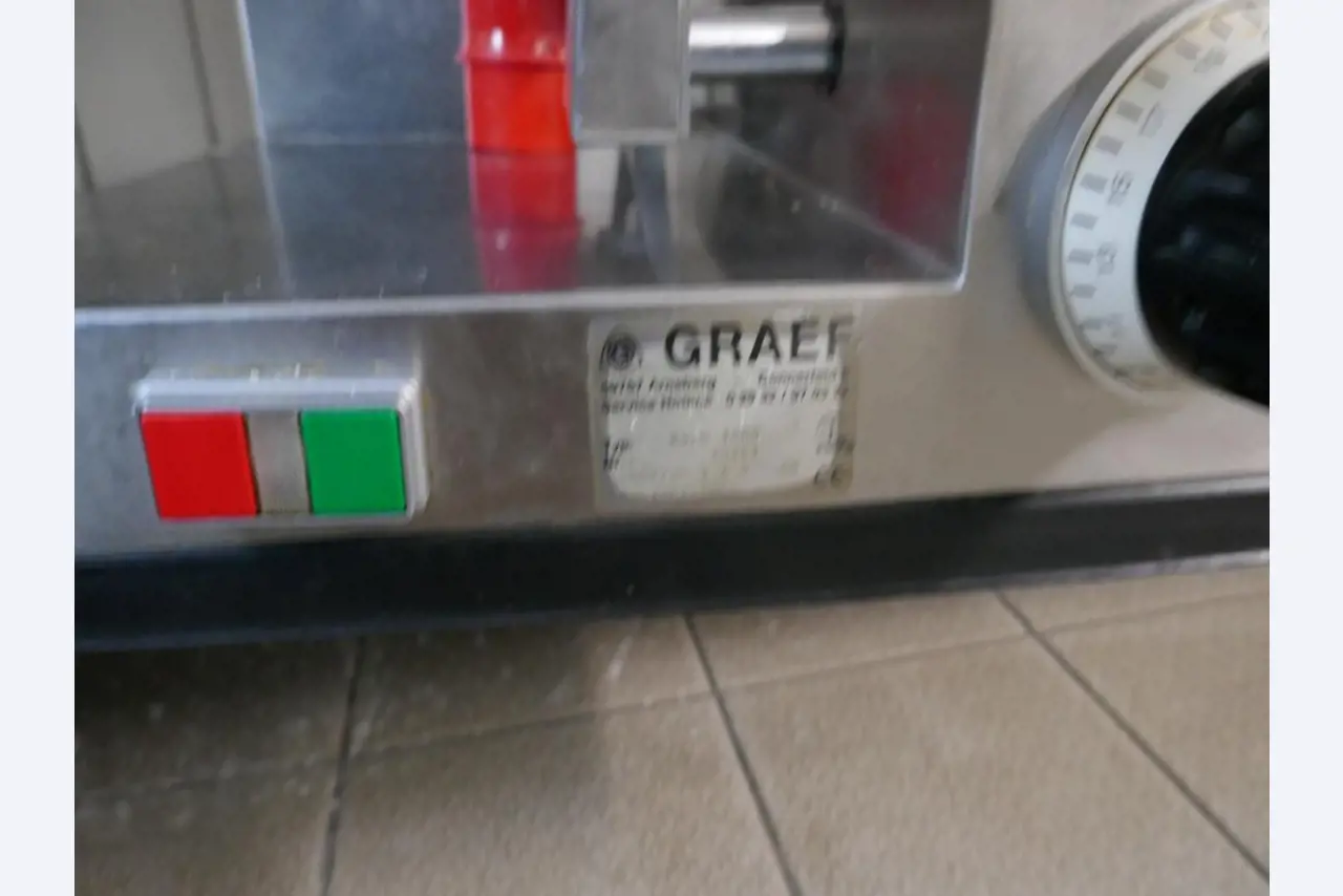 Medyczny sprzęt techniczny, wyposażenie sal operacyjnych, sterylne tace oraz sprzęt i meble szpitalne-3