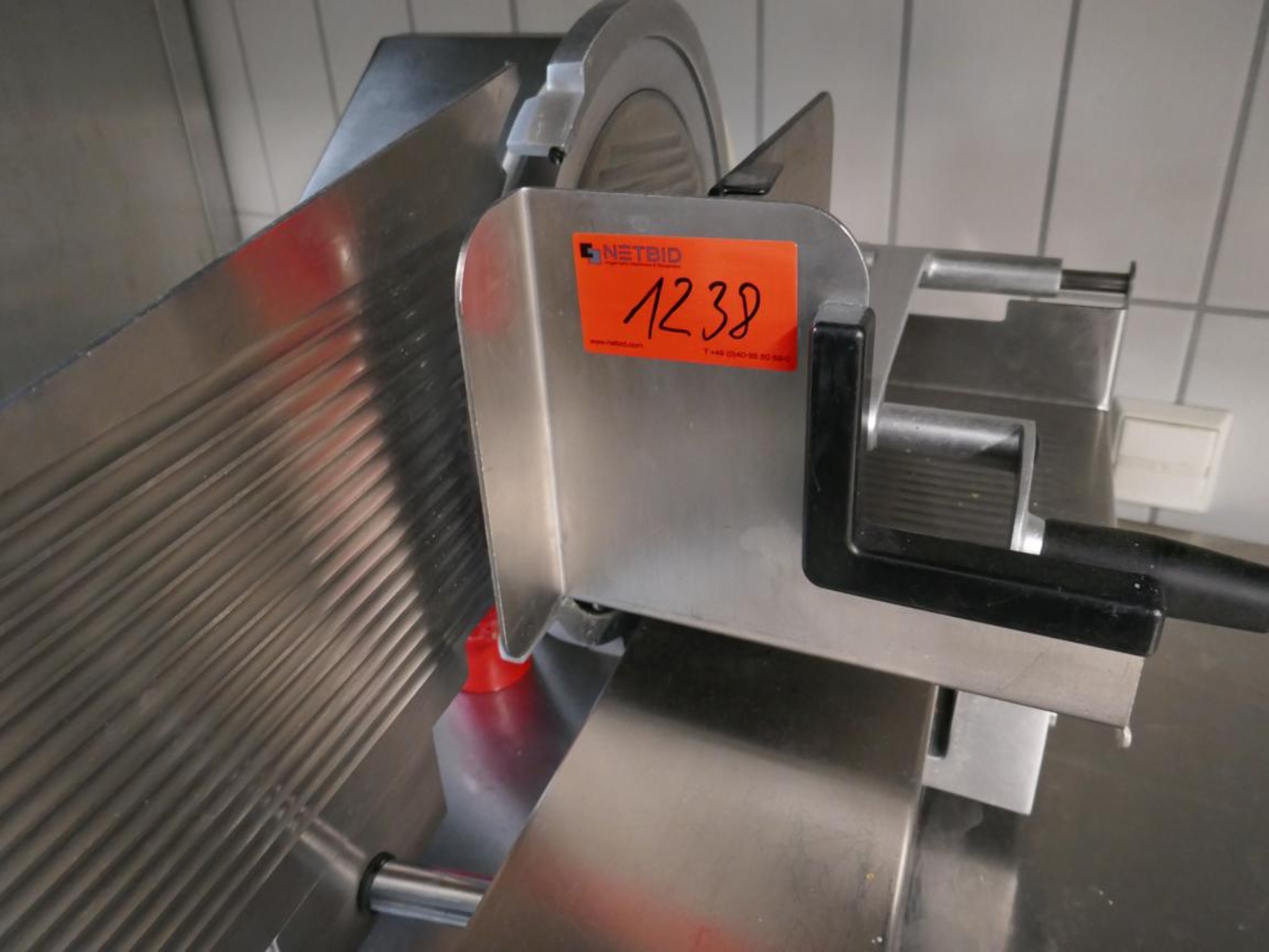 Medyczny sprzęt techniczny, wyposażenie sal operacyjnych, sterylne tace oraz sprzęt i meble szpitalne-4