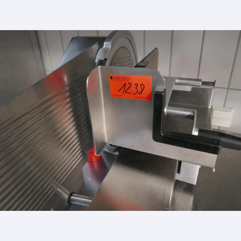 Medyczny sprzęt techniczny, wyposażenie sal operacyjnych, sterylne tace oraz sprzęt i meble szpitalne-4