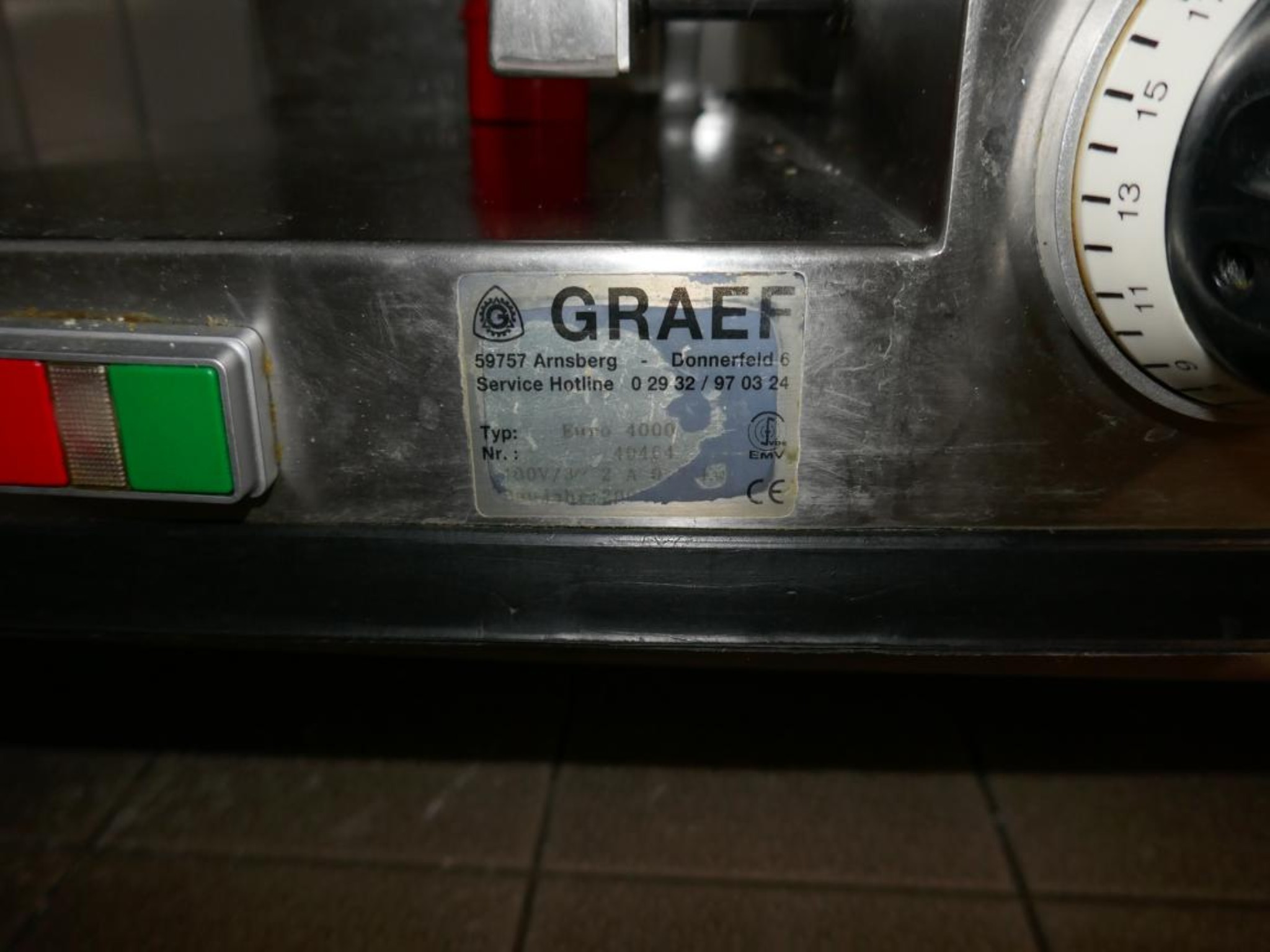 Medyczny sprzęt techniczny, wyposażenie sal operacyjnych, sterylne tace oraz sprzęt i meble szpitalne-5