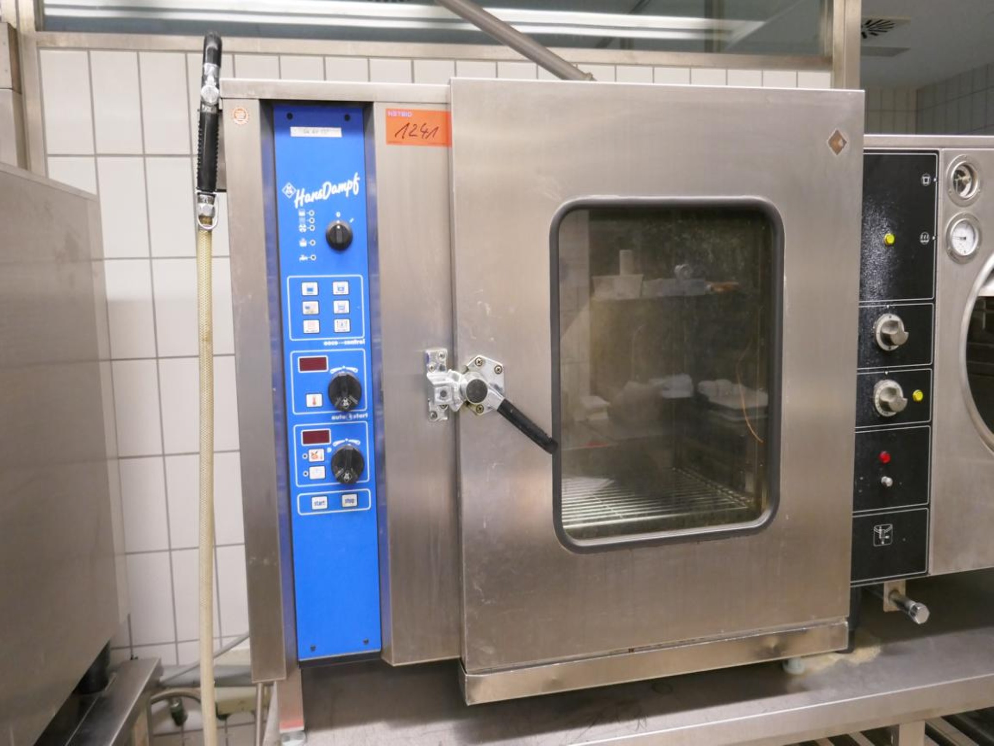 Medyczny sprzęt techniczny, wyposażenie sal operacyjnych, sterylne tace oraz sprzęt i meble szpitalne-1