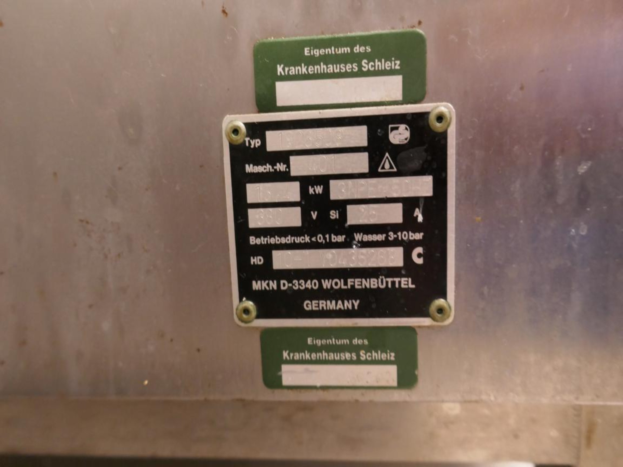 Medyczny sprzęt techniczny, wyposażenie sal operacyjnych, sterylne tace oraz sprzęt i meble szpitalne-3