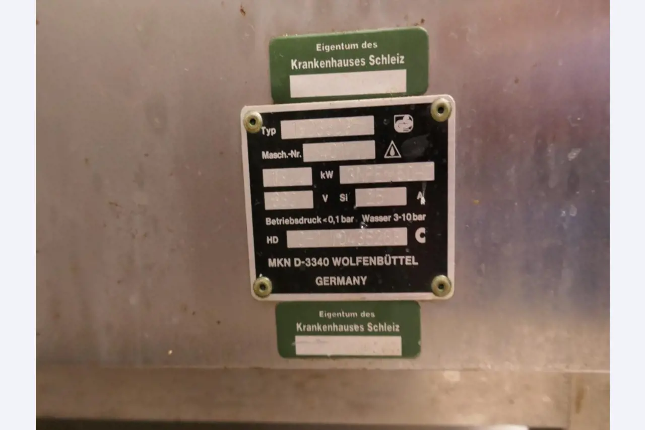 Medyczny sprzęt techniczny, wyposażenie sal operacyjnych, sterylne tace oraz sprzęt i meble szpitalne-3