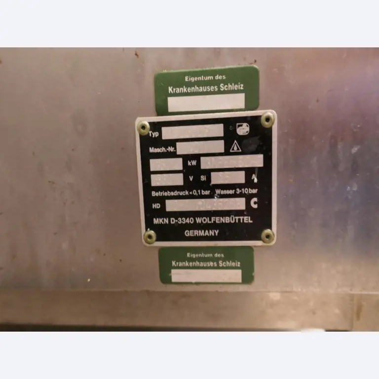 Medyczny sprzęt techniczny, wyposażenie sal operacyjnych, sterylne tace oraz sprzęt i meble szpitalne-3