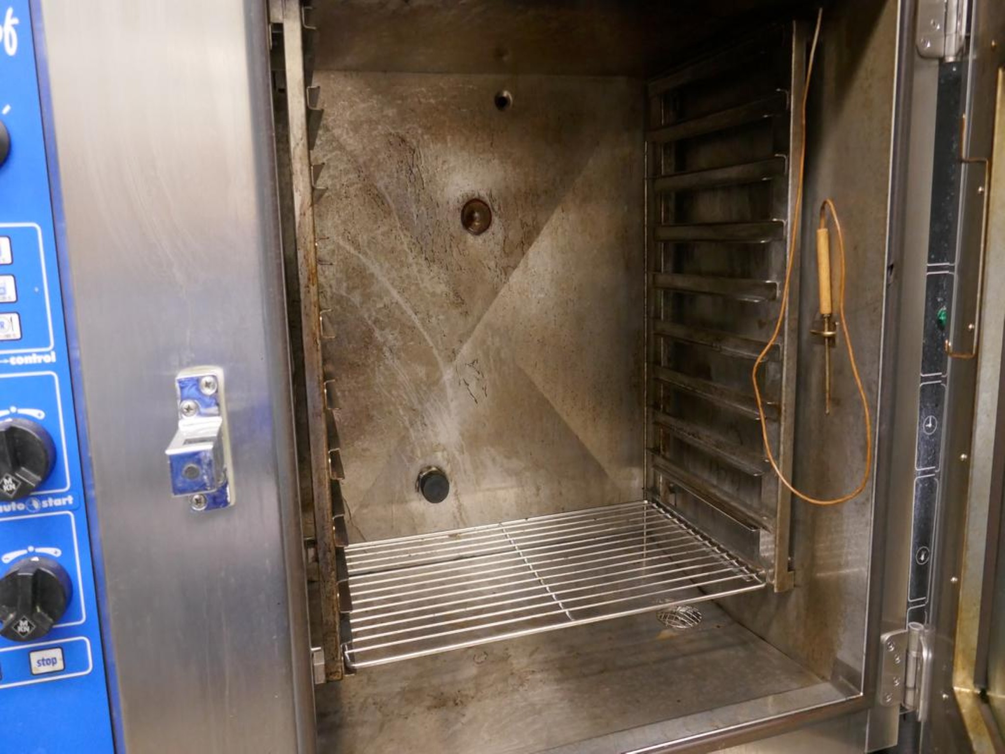 Medyczny sprzęt techniczny, wyposażenie sal operacyjnych, sterylne tace oraz sprzęt i meble szpitalne-4