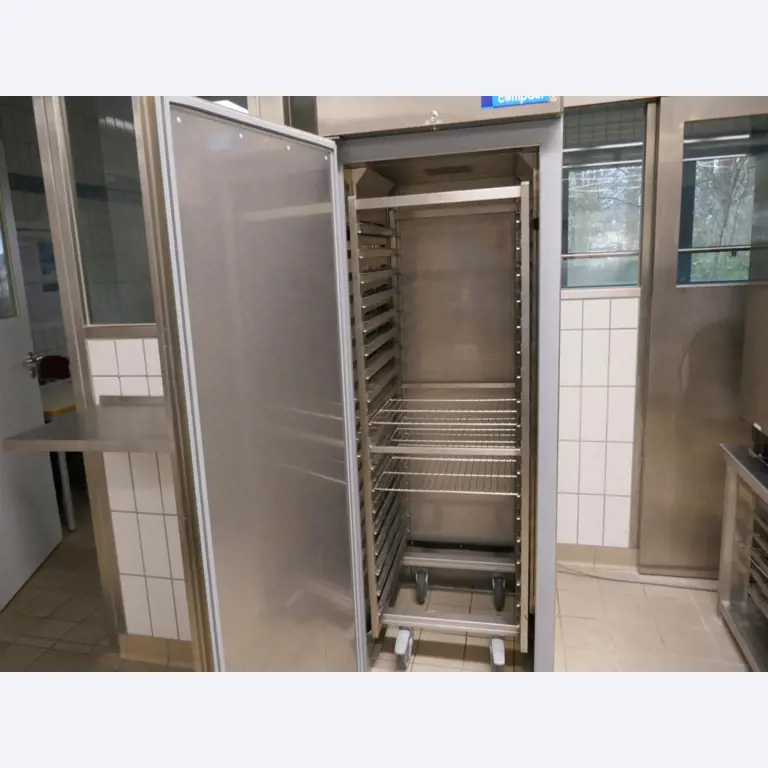 Medyczny sprzęt techniczny, wyposażenie sal operacyjnych, sterylne tace oraz sprzęt i meble szpitalne-3