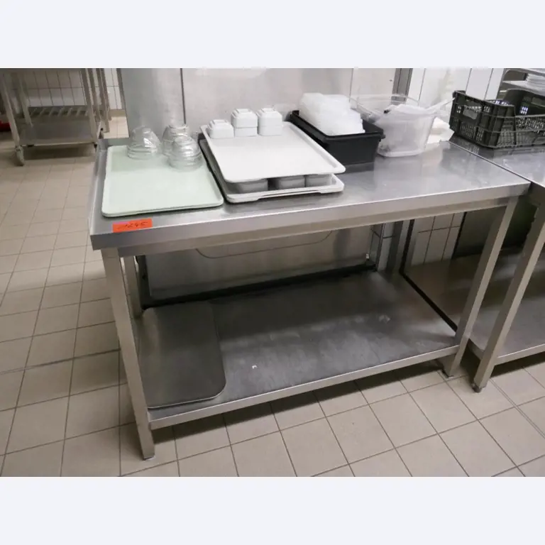 Medyczny sprzęt techniczny, wyposażenie sal operacyjnych, sterylne tace oraz sprzęt i meble szpitalne-1