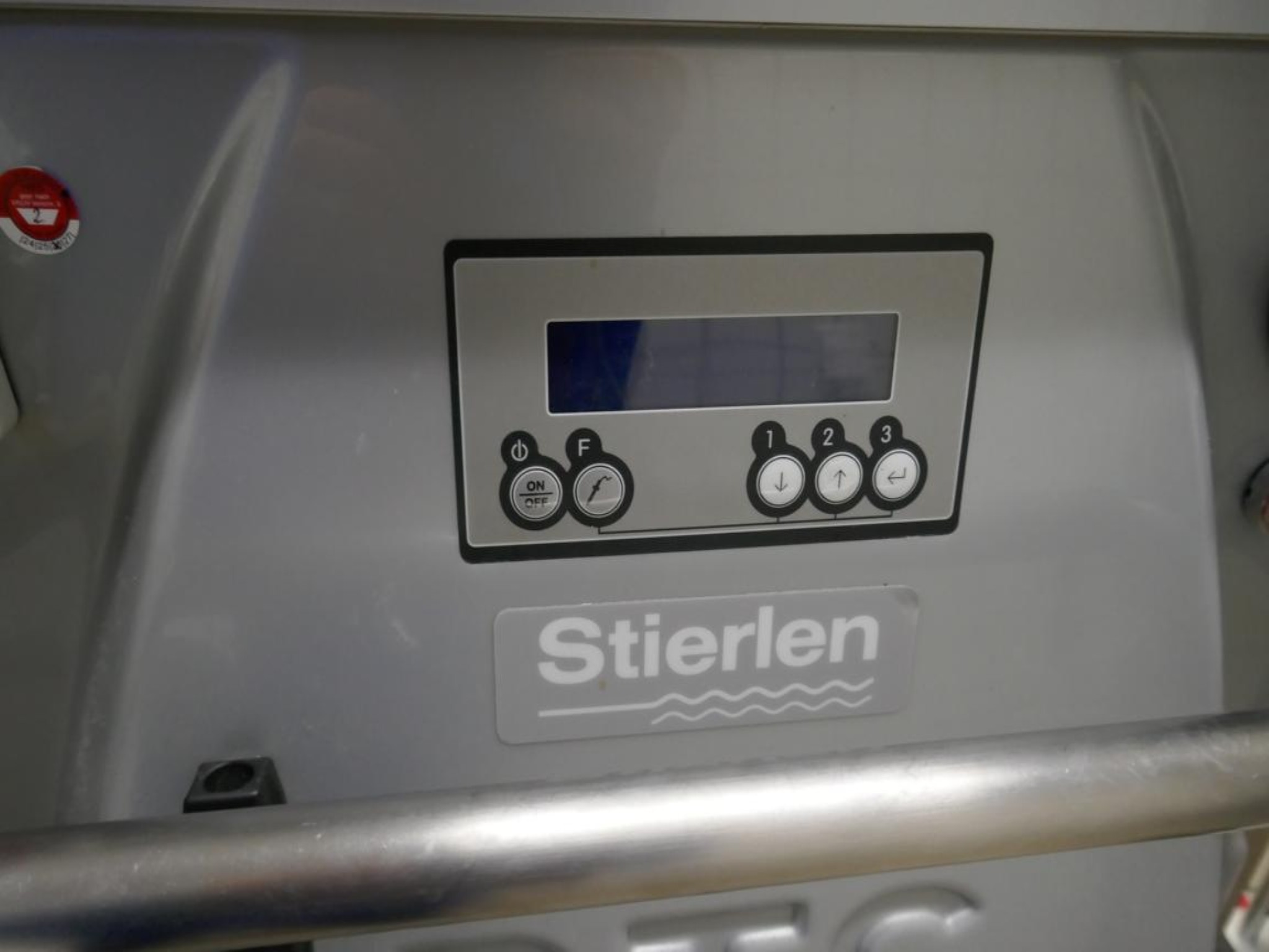 Medyczny sprzęt techniczny, wyposażenie sal operacyjnych, sterylne tace oraz sprzęt i meble szpitalne-4