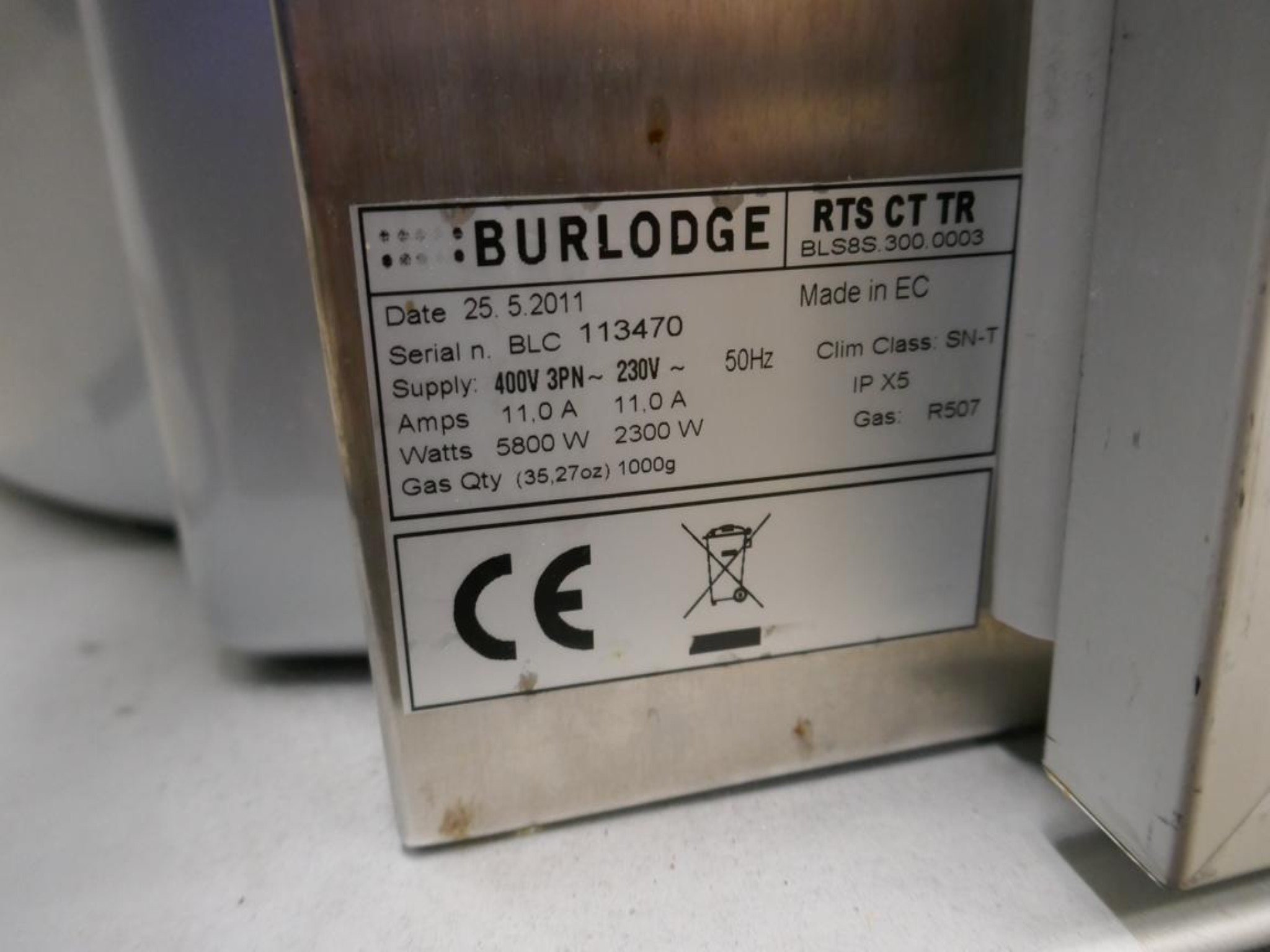 Medyczny sprzęt techniczny, wyposażenie sal operacyjnych, sterylne tace oraz sprzęt i meble szpitalne-5