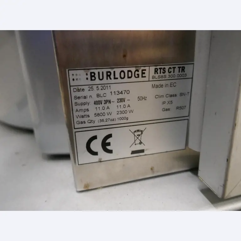 Medyczny sprzęt techniczny, wyposażenie sal operacyjnych, sterylne tace oraz sprzęt i meble szpitalne-5