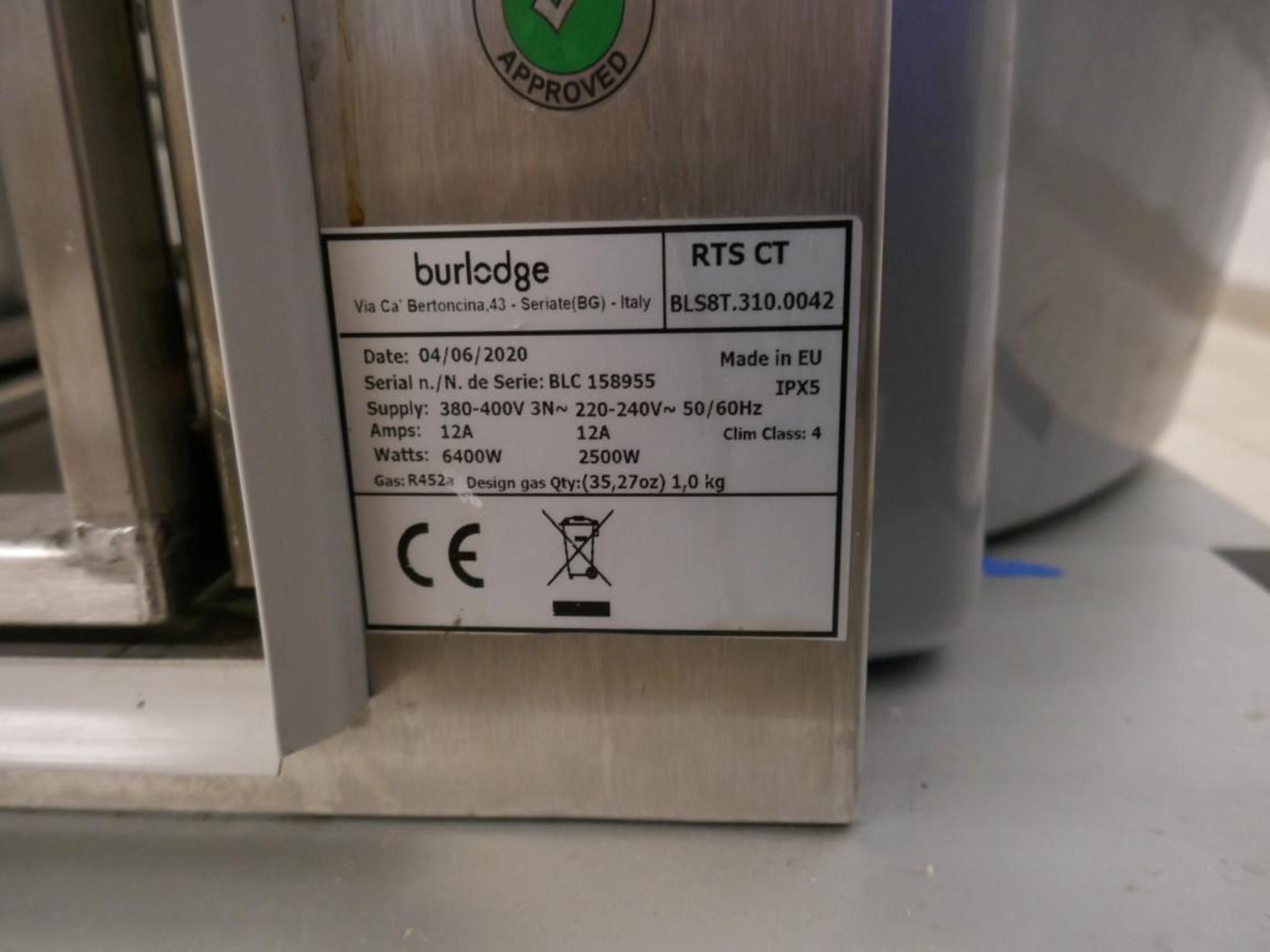 Medyczny sprzęt techniczny, wyposażenie sal operacyjnych, sterylne tace oraz sprzęt i meble szpitalne-4