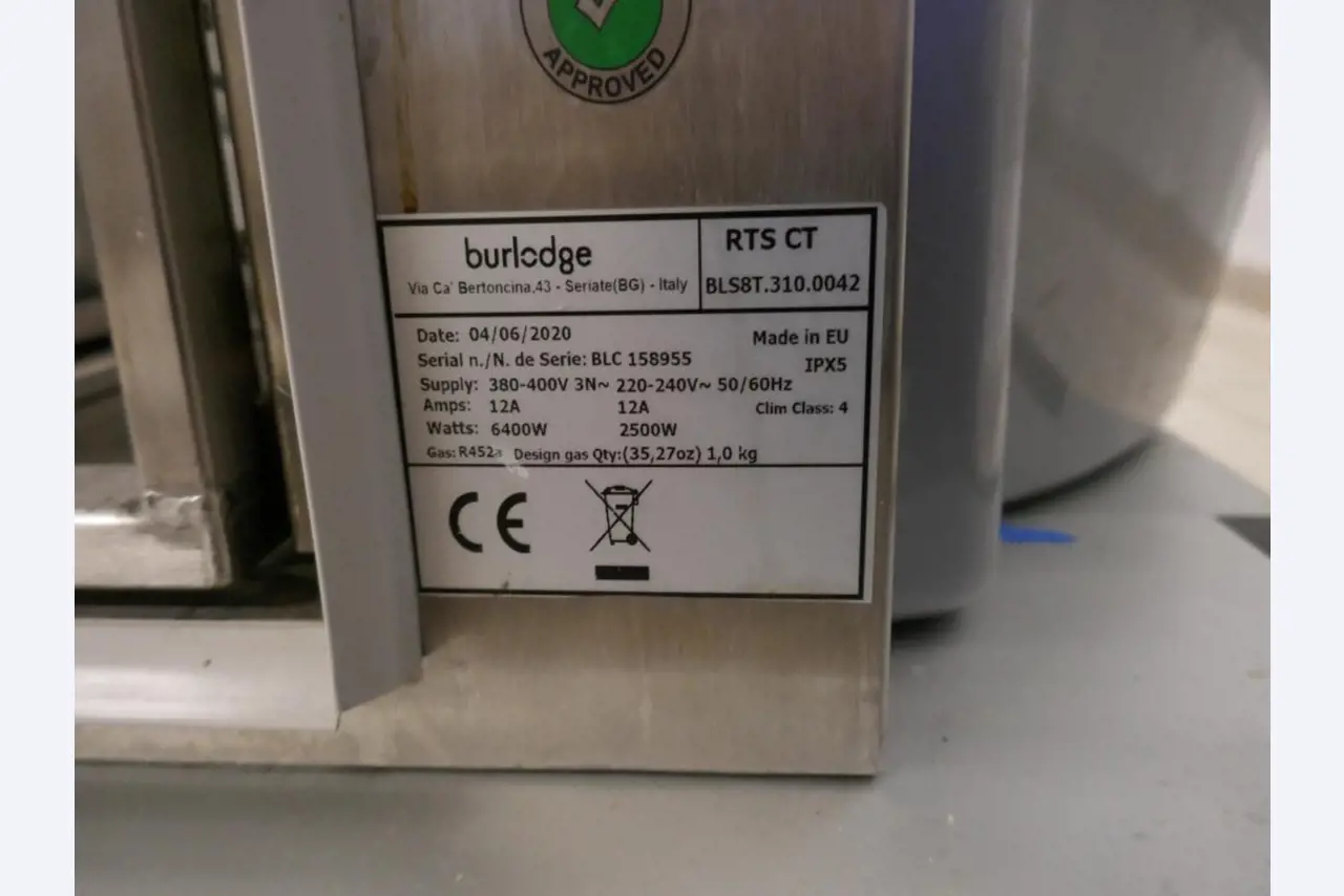 Medyczny sprzęt techniczny, wyposażenie sal operacyjnych, sterylne tace oraz sprzęt i meble szpitalne-4