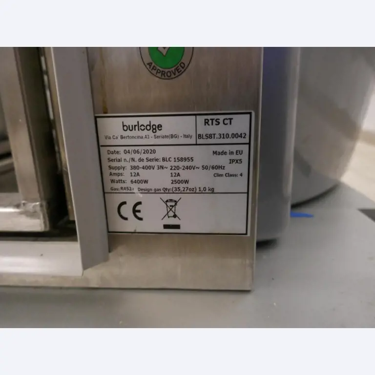 Medyczny sprzęt techniczny, wyposażenie sal operacyjnych, sterylne tace oraz sprzęt i meble szpitalne-4