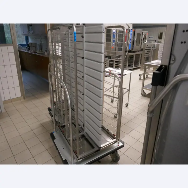 Medyczny sprzęt techniczny, wyposażenie sal operacyjnych, sterylne tace oraz sprzęt i meble szpitalne-5