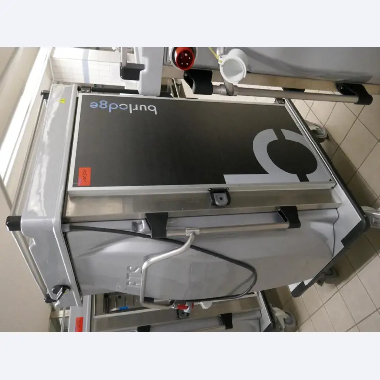 Medyczny sprzęt techniczny, wyposażenie sal operacyjnych, sterylne tace oraz sprzęt i meble szpitalne-2