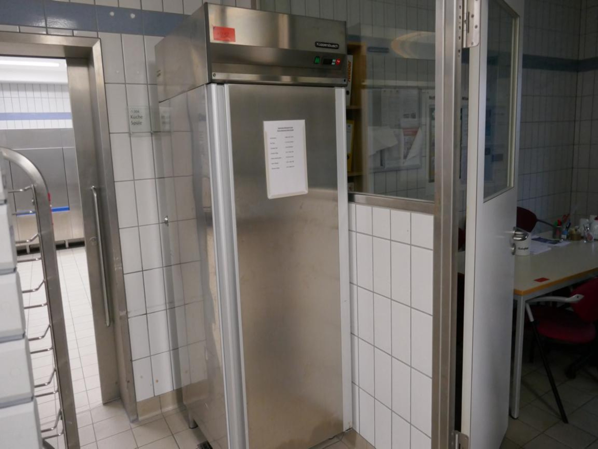 Medyczny sprzęt techniczny, wyposażenie sal operacyjnych, sterylne tace oraz sprzęt i meble szpitalne-1