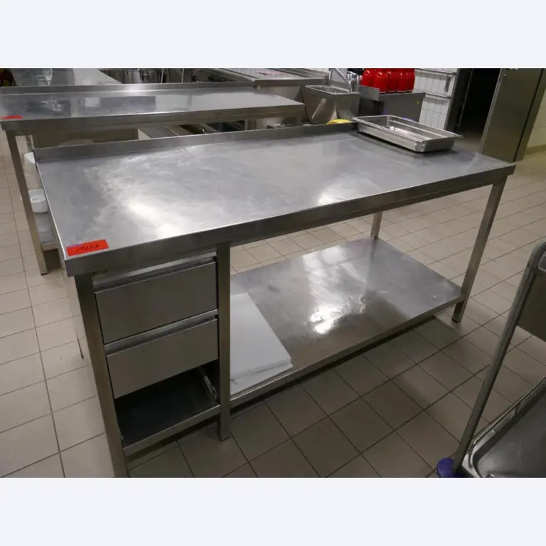 Medyczny sprzęt techniczny, wyposażenie sal operacyjnych, sterylne tace oraz sprzęt i meble szpitalne-1