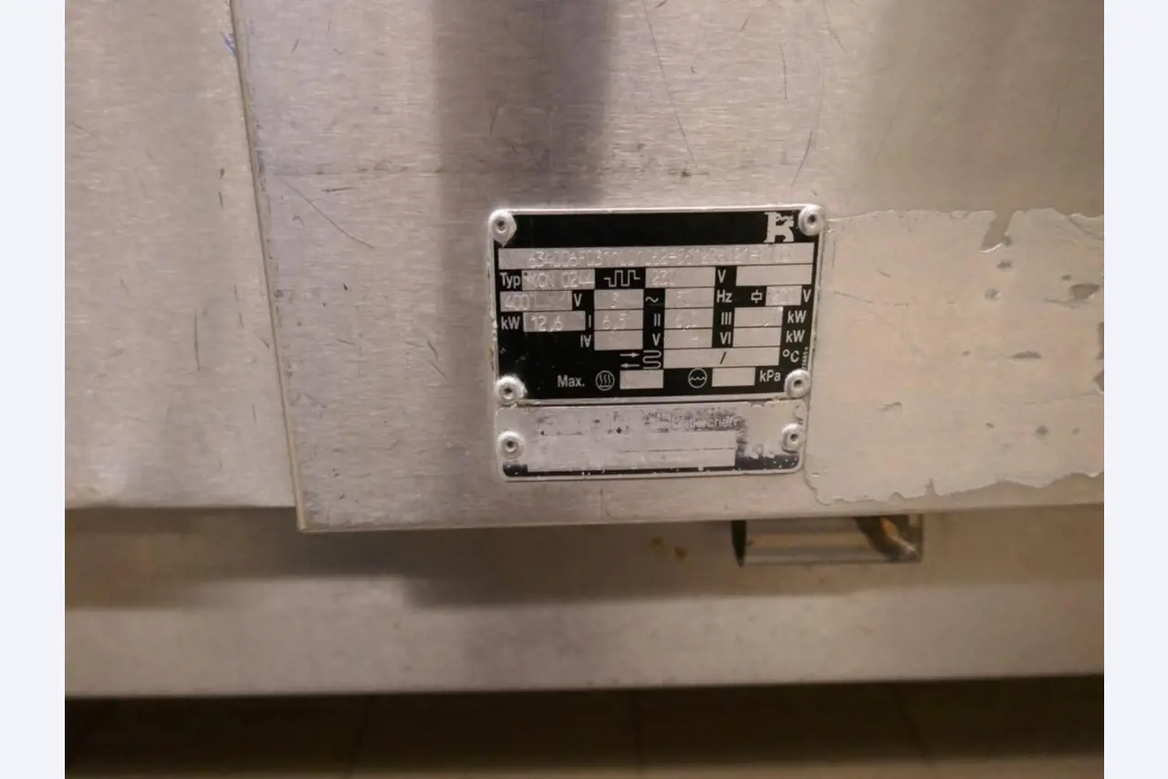 Medyczny sprzęt techniczny, wyposażenie sal operacyjnych, sterylne tace oraz sprzęt i meble szpitalne-10