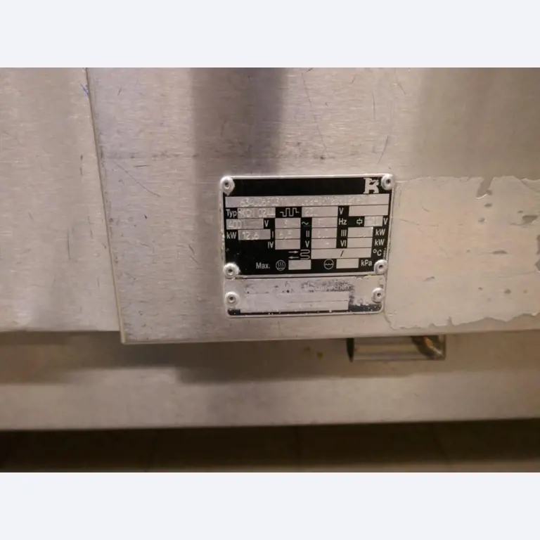 Medyczny sprzęt techniczny, wyposażenie sal operacyjnych, sterylne tace oraz sprzęt i meble szpitalne-10