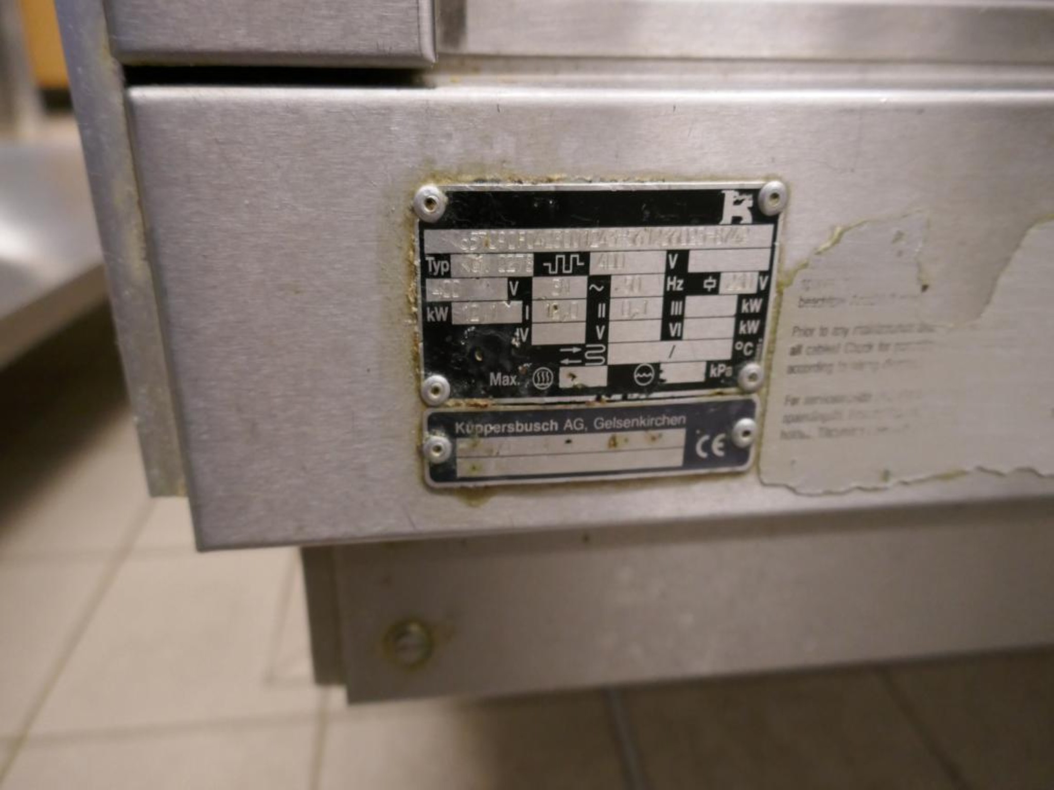 Medyczny sprzęt techniczny, wyposażenie sal operacyjnych, sterylne tace oraz sprzęt i meble szpitalne-5