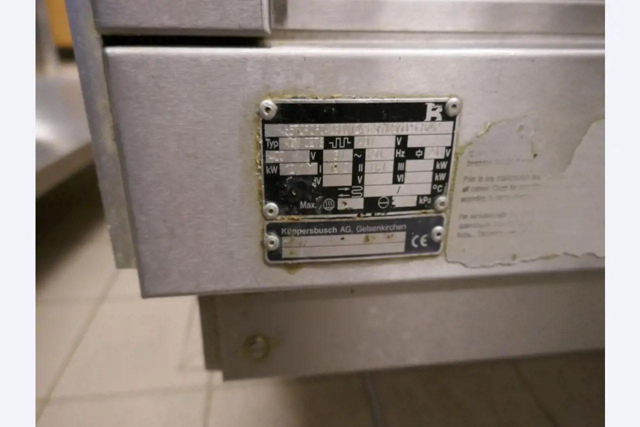 Medyczny sprzęt techniczny, wyposażenie sal operacyjnych, sterylne tace oraz sprzęt i meble szpitalne-5