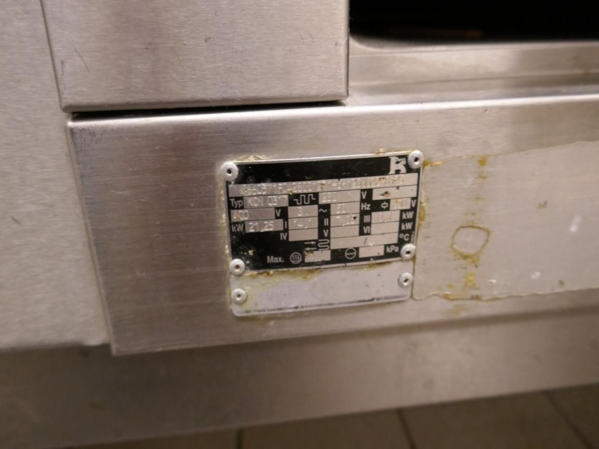 Medyczny sprzęt techniczny, wyposażenie sal operacyjnych, sterylne tace oraz sprzęt i meble szpitalne-6