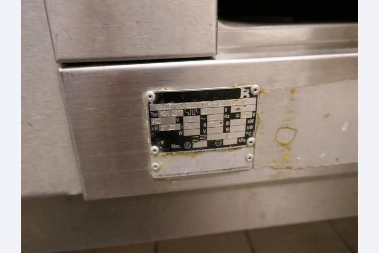 Medyczny sprzęt techniczny, wyposażenie sal operacyjnych, sterylne tace oraz sprzęt i meble szpitalne-6