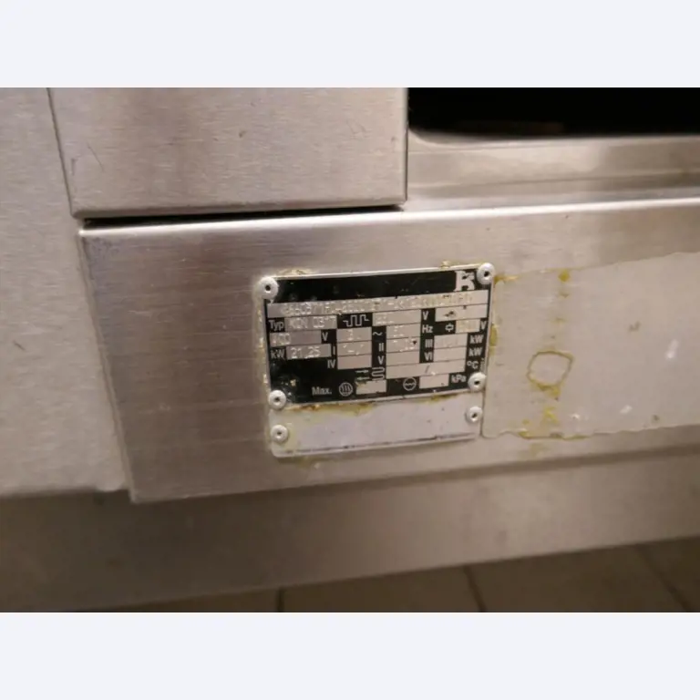 Medyczny sprzęt techniczny, wyposażenie sal operacyjnych, sterylne tace oraz sprzęt i meble szpitalne-6