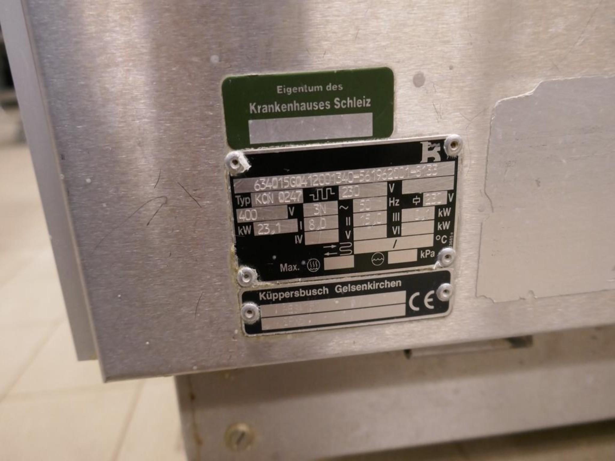 Medyczny sprzęt techniczny, wyposażenie sal operacyjnych, sterylne tace oraz sprzęt i meble szpitalne-8