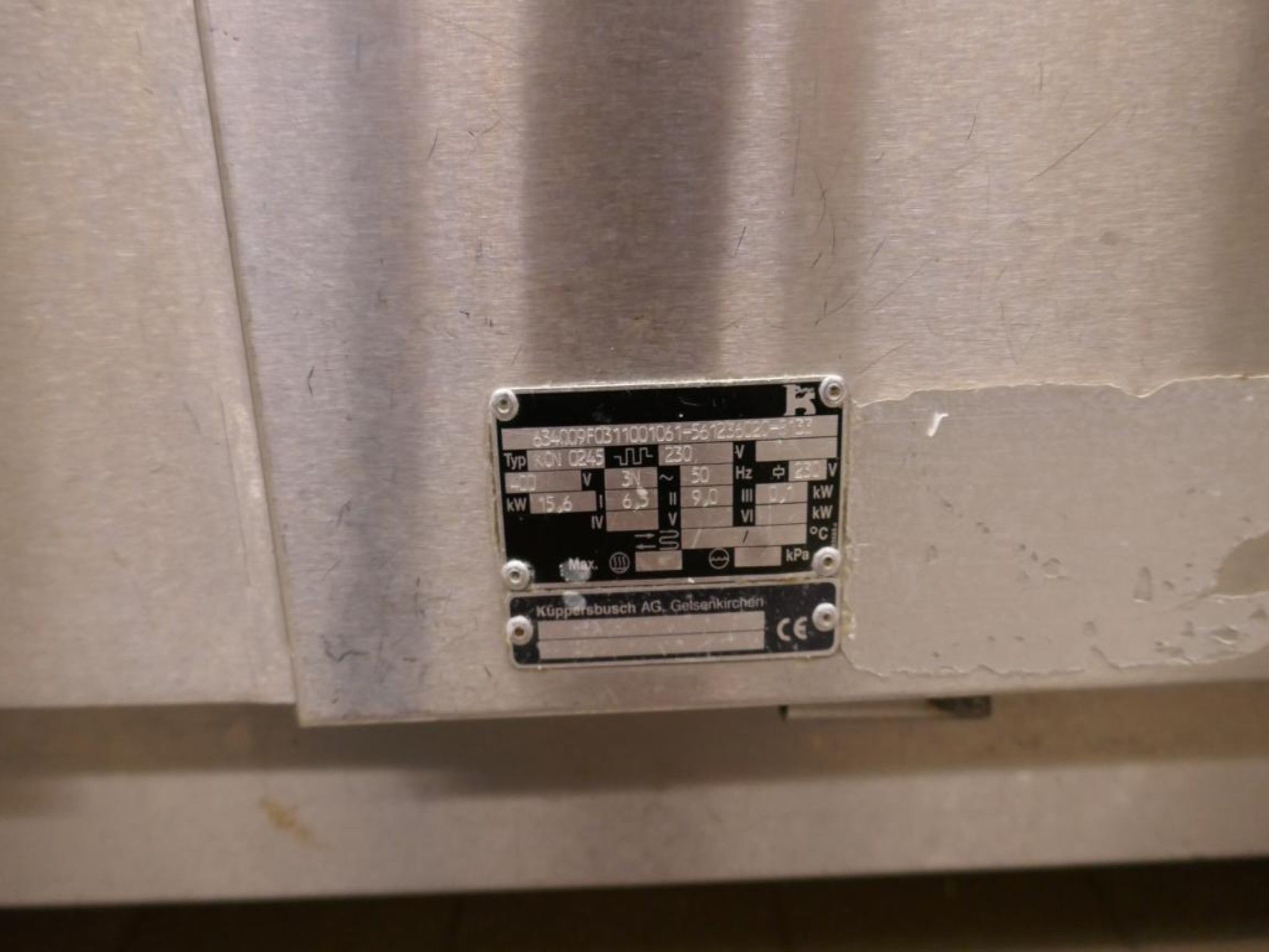 Medyczny sprzęt techniczny, wyposażenie sal operacyjnych, sterylne tace oraz sprzęt i meble szpitalne-9