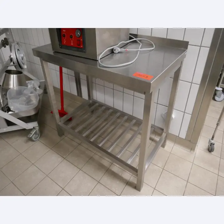 Medyczny sprzęt techniczny, wyposażenie sal operacyjnych, sterylne tace oraz sprzęt i meble szpitalne-2