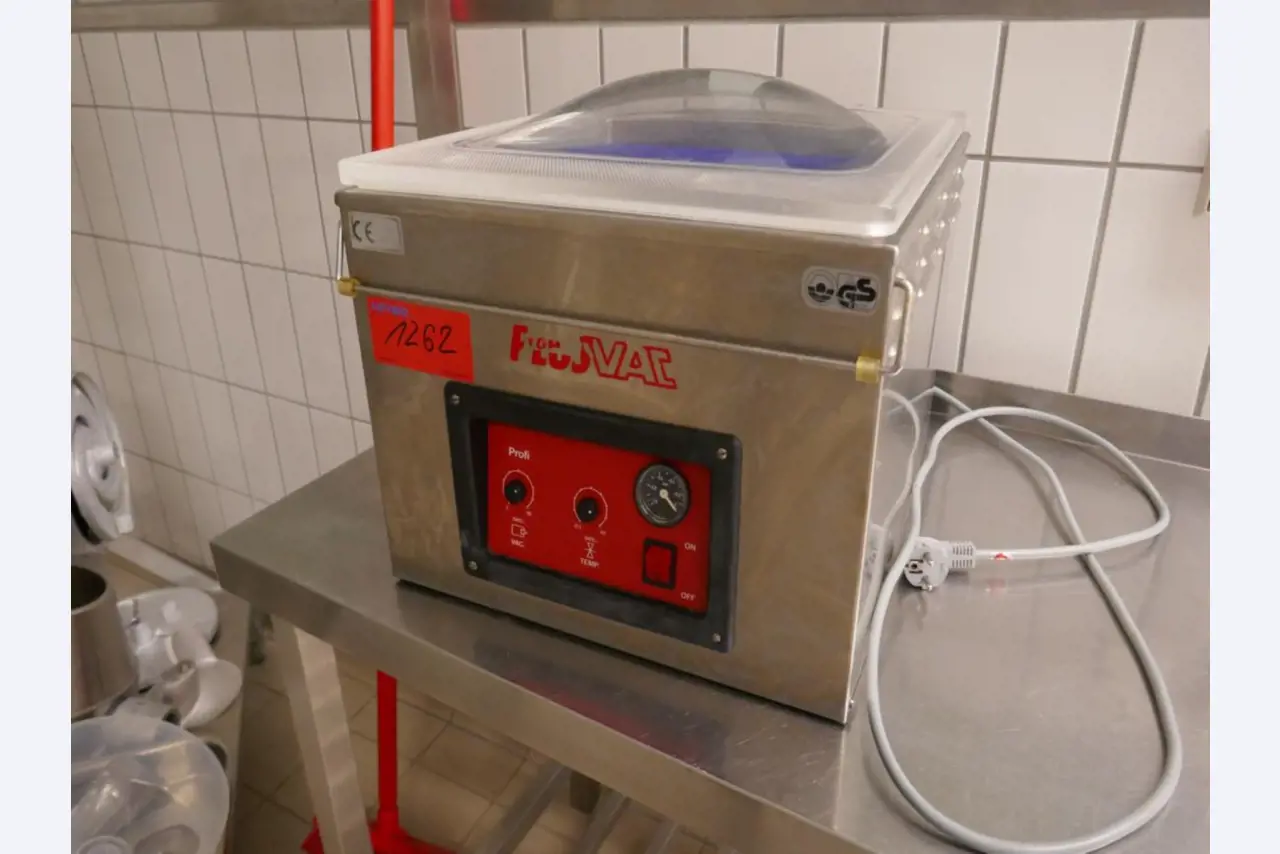 Medyczny sprzęt techniczny, wyposażenie sal operacyjnych, sterylne tace oraz sprzęt i meble szpitalne-1