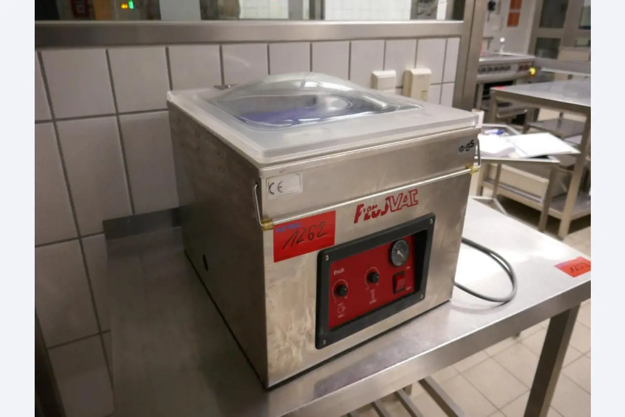 Medyczny sprzęt techniczny, wyposażenie sal operacyjnych, sterylne tace oraz sprzęt i meble szpitalne-2