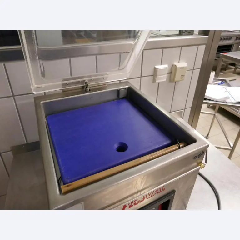 Medyczny sprzęt techniczny, wyposażenie sal operacyjnych, sterylne tace oraz sprzęt i meble szpitalne-3