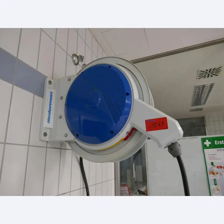 Medyczny sprzęt techniczny, wyposażenie sal operacyjnych, sterylne tace oraz sprzęt i meble szpitalne-1