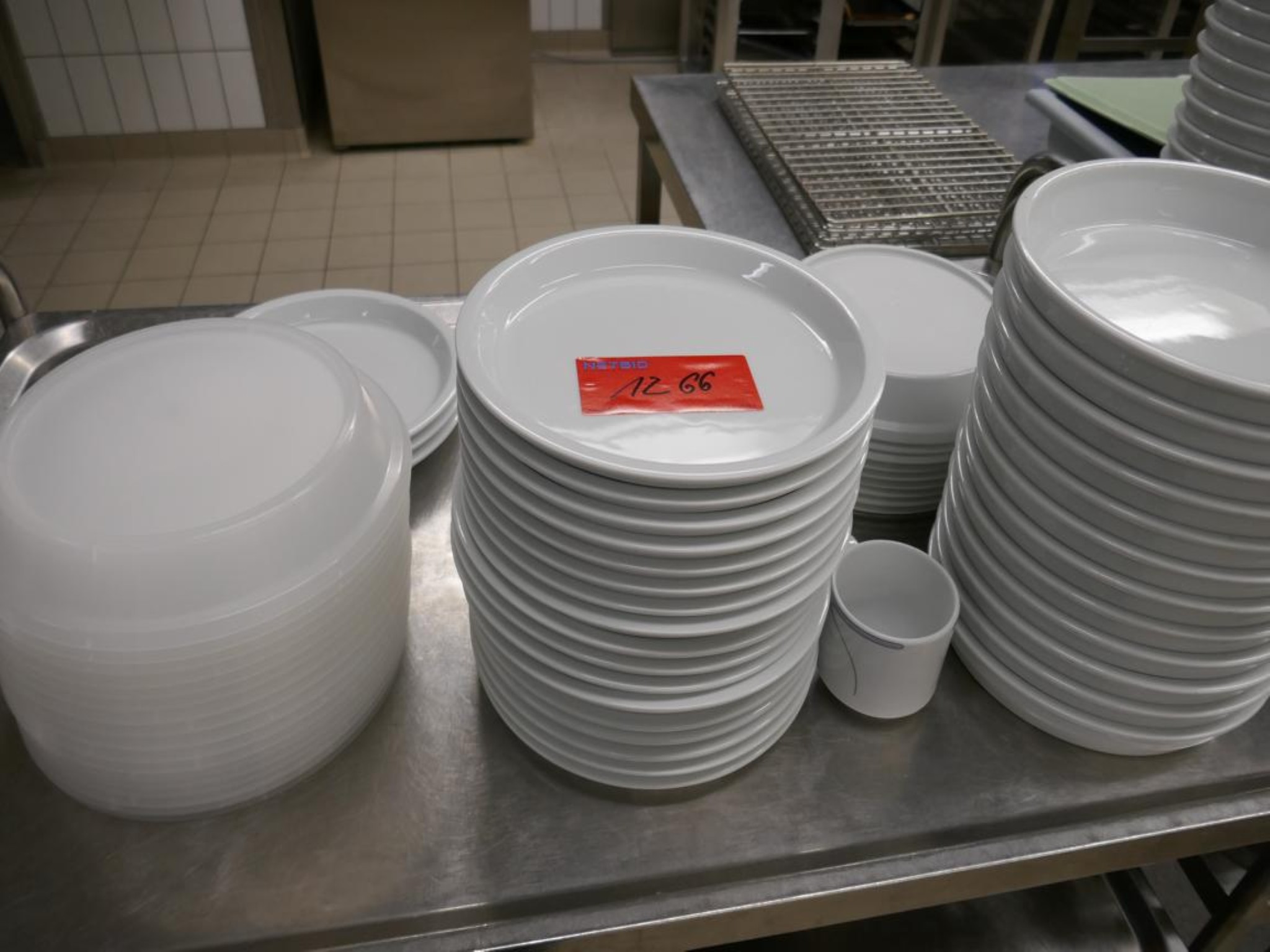 Medyczny sprzęt techniczny, wyposażenie sal operacyjnych, sterylne tace oraz sprzęt i meble szpitalne-1