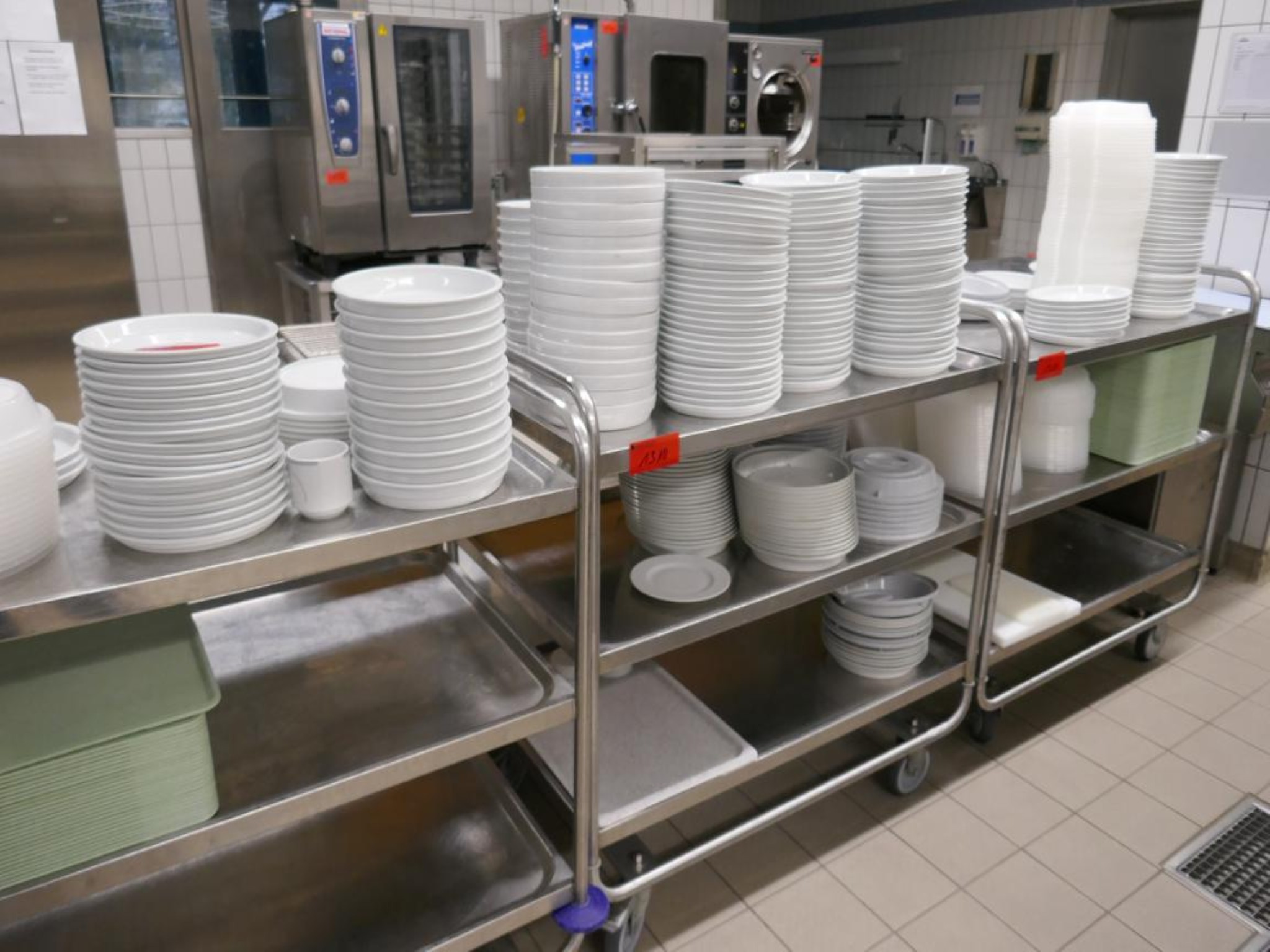 Medyczny sprzęt techniczny, wyposażenie sal operacyjnych, sterylne tace oraz sprzęt i meble szpitalne-2