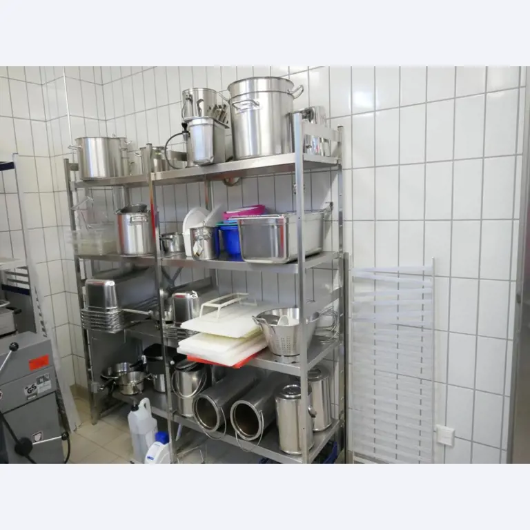 Medyczny sprzęt techniczny, wyposażenie sal operacyjnych, sterylne tace oraz sprzęt i meble szpitalne-4