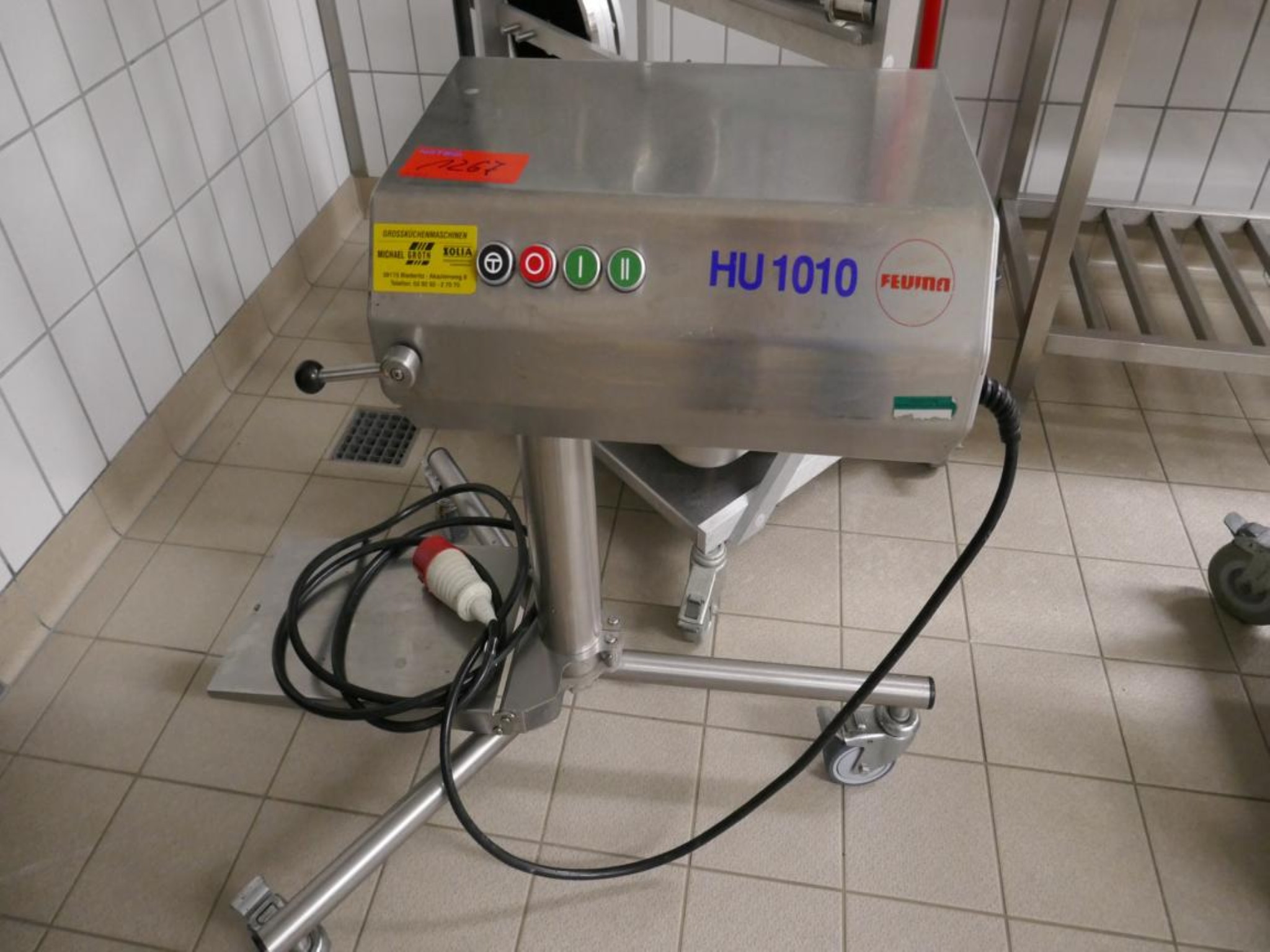 Medyczny sprzęt techniczny, wyposażenie sal operacyjnych, sterylne tace oraz sprzęt i meble szpitalne-2