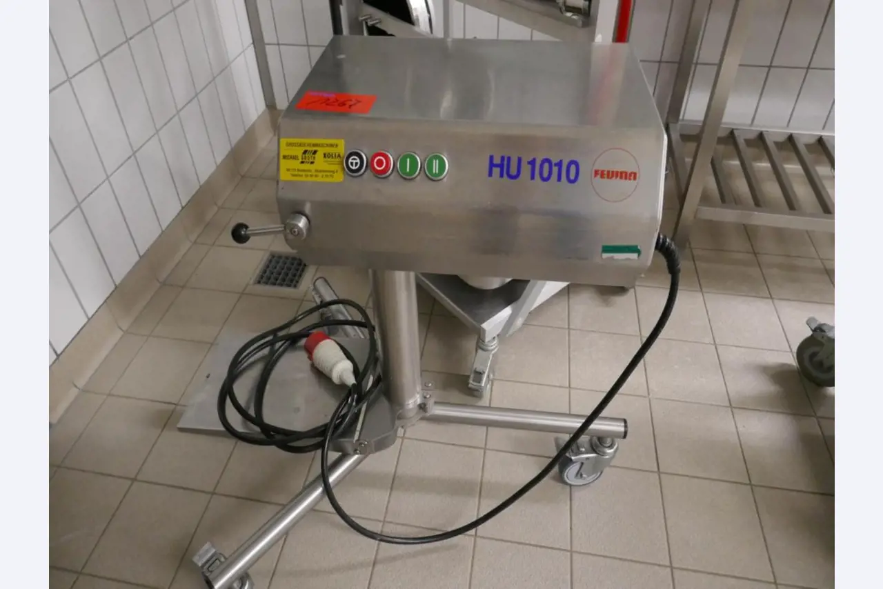 Medyczny sprzęt techniczny, wyposażenie sal operacyjnych, sterylne tace oraz sprzęt i meble szpitalne-2