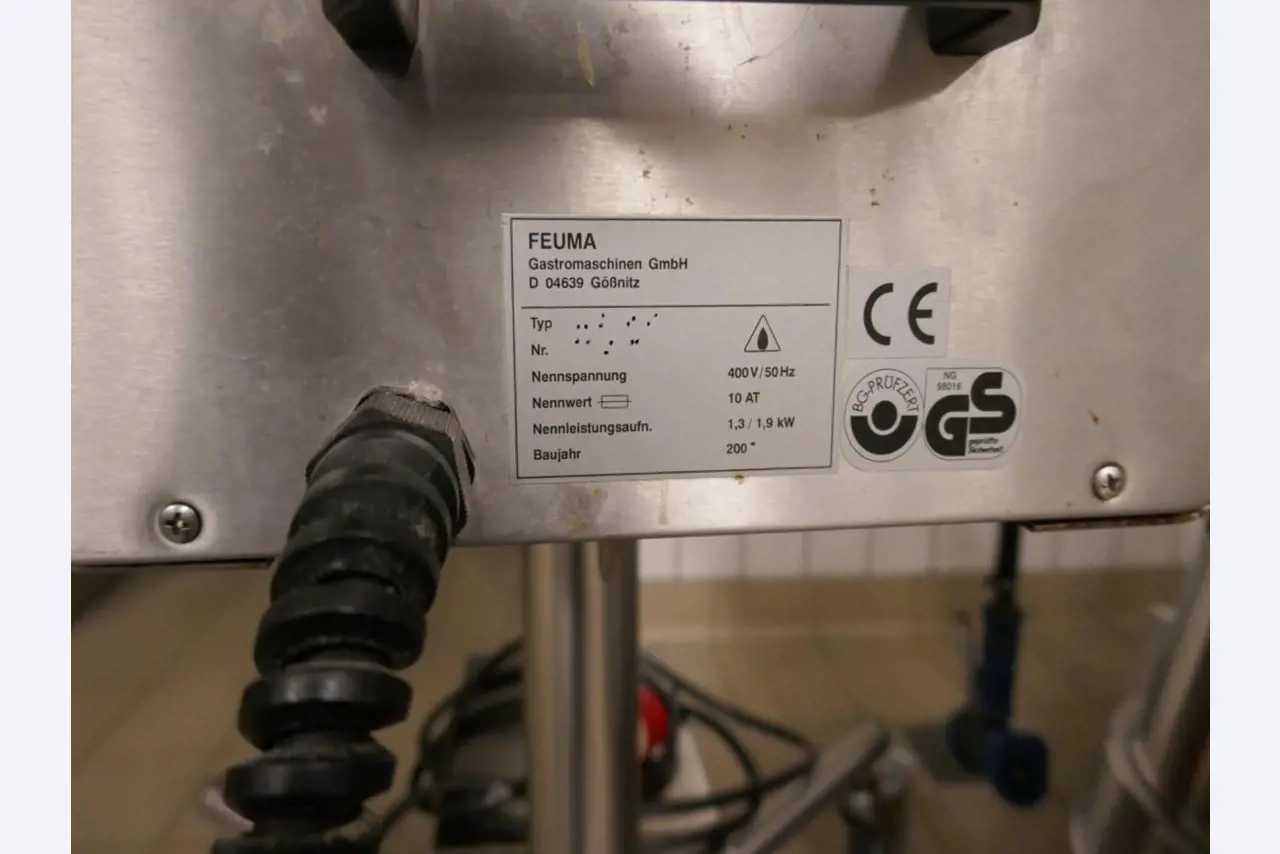 Medyczny sprzęt techniczny, wyposażenie sal operacyjnych, sterylne tace oraz sprzęt i meble szpitalne-3