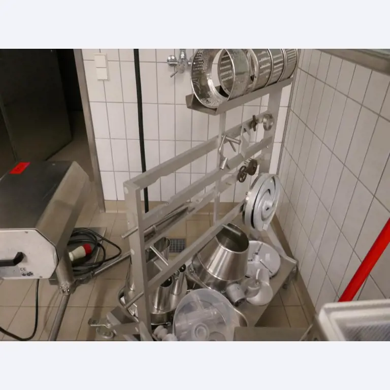 Medyczny sprzęt techniczny, wyposażenie sal operacyjnych, sterylne tace oraz sprzęt i meble szpitalne-4