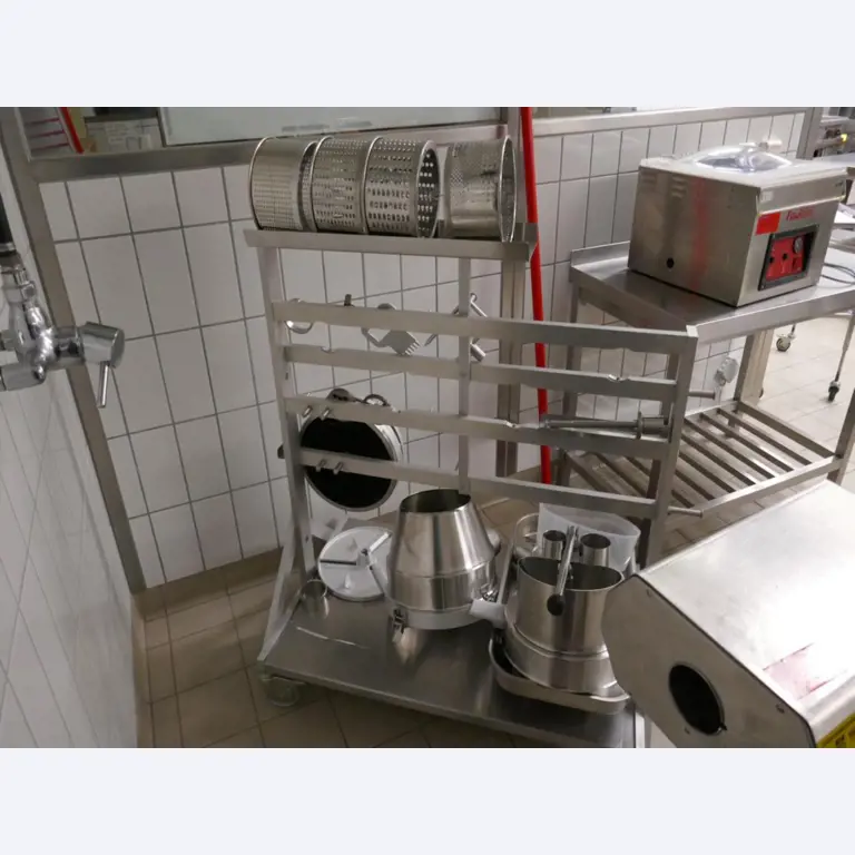 Medyczny sprzęt techniczny, wyposażenie sal operacyjnych, sterylne tace oraz sprzęt i meble szpitalne-5