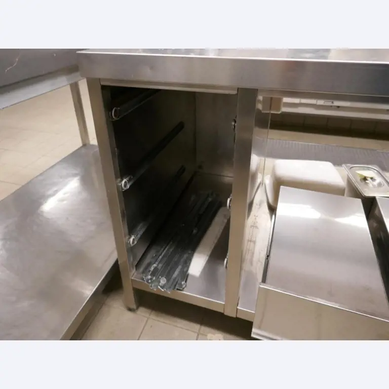 Medyczny sprzęt techniczny, wyposażenie sal operacyjnych, sterylne tace oraz sprzęt i meble szpitalne-2