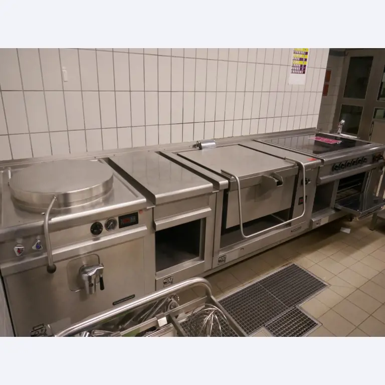 Medyczny sprzęt techniczny, wyposażenie sal operacyjnych, sterylne tace oraz sprzęt i meble szpitalne-2