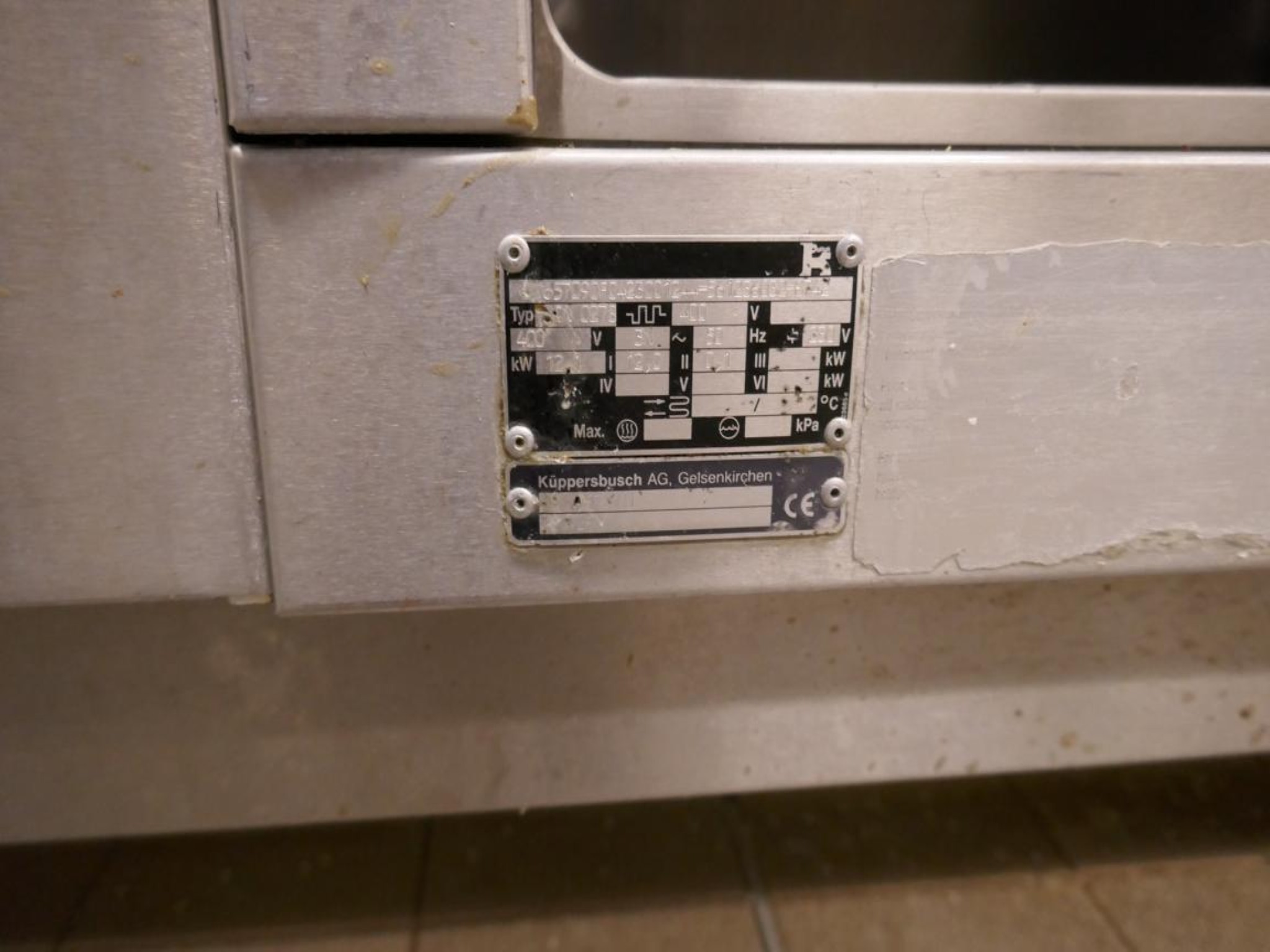 Medyczny sprzęt techniczny, wyposażenie sal operacyjnych, sterylne tace oraz sprzęt i meble szpitalne-6