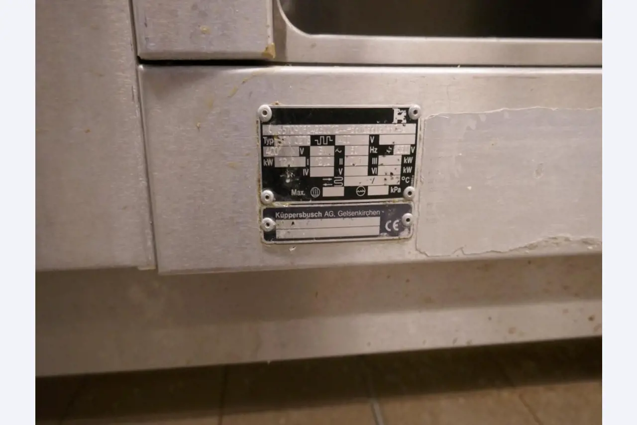 Medyczny sprzęt techniczny, wyposażenie sal operacyjnych, sterylne tace oraz sprzęt i meble szpitalne-6