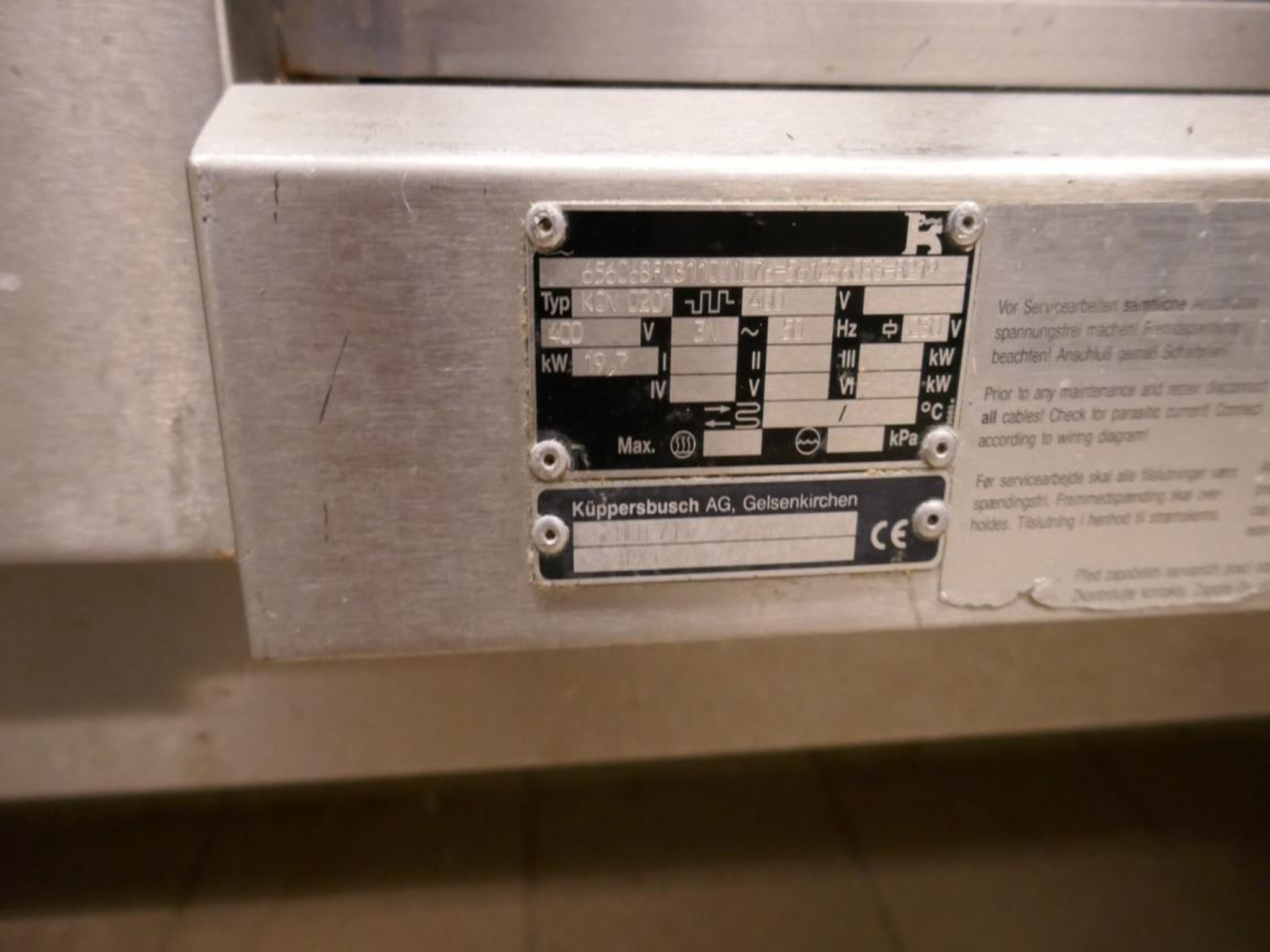 Medyczny sprzęt techniczny, wyposażenie sal operacyjnych, sterylne tace oraz sprzęt i meble szpitalne-7