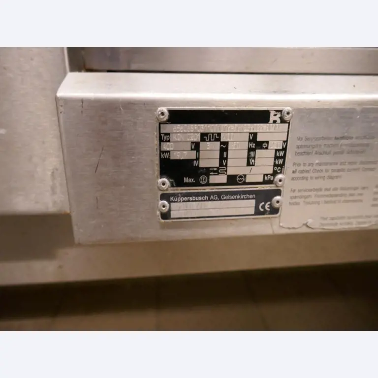 Medyczny sprzęt techniczny, wyposażenie sal operacyjnych, sterylne tace oraz sprzęt i meble szpitalne-7