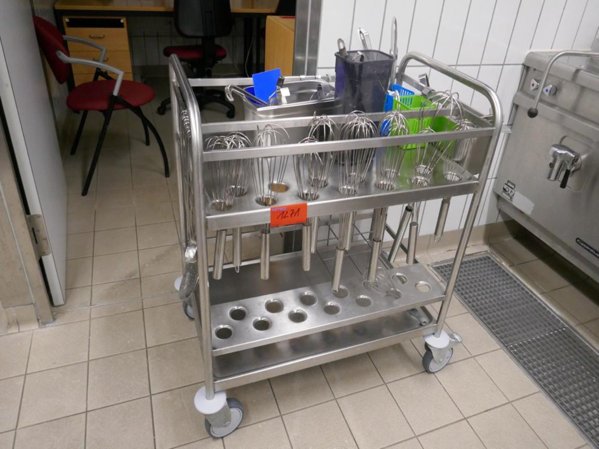 Medyczny sprzęt techniczny, wyposażenie sal operacyjnych, sterylne tace oraz sprzęt i meble szpitalne-1